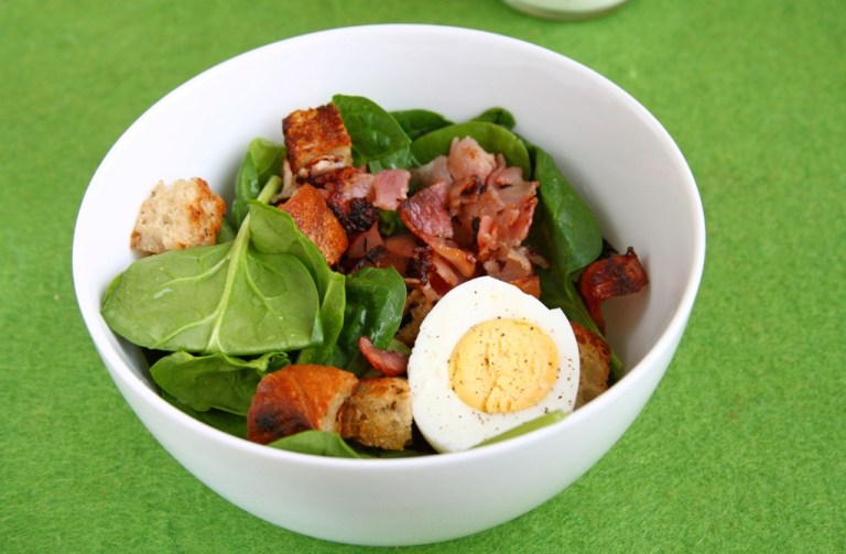 salad bacon, spinach and bread
